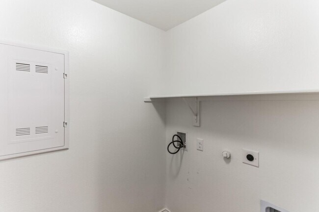 Building Photo - 3 Bedroom Home in Trails of Elizabeth Creek