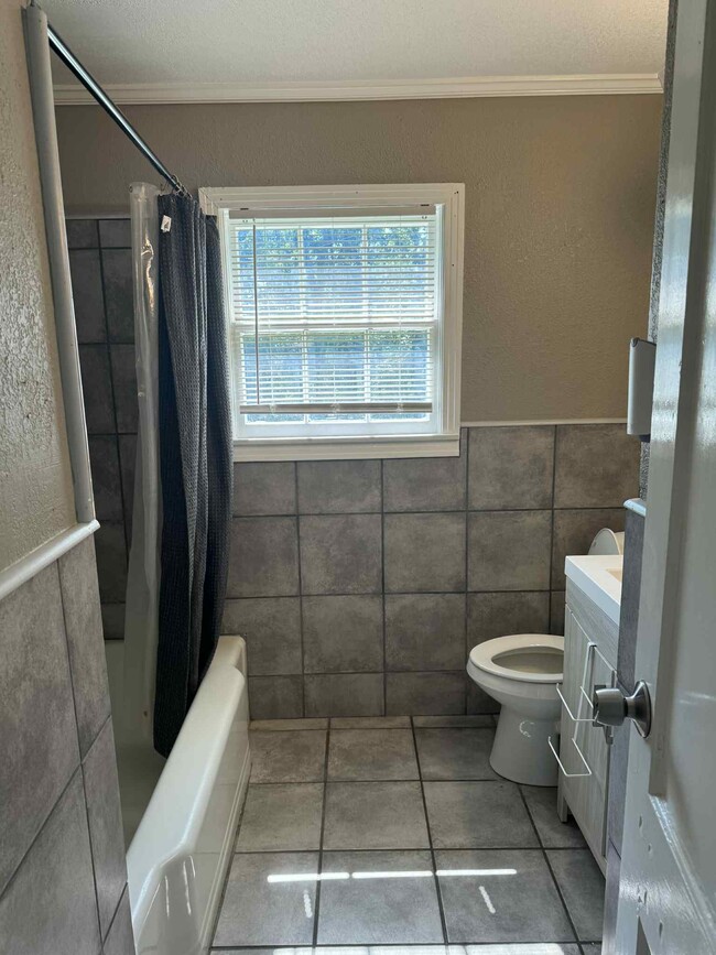 Building Photo - 3708 Sleeper Ave