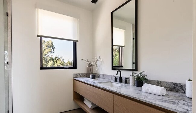 Building Photo - 13331 Mulholland Dr