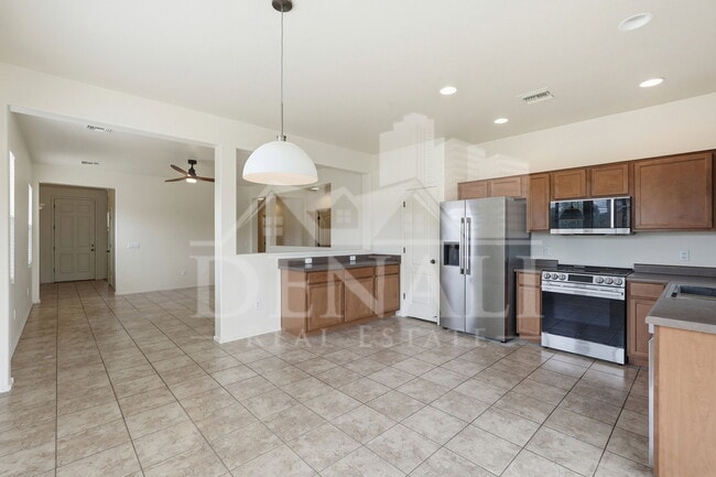 Building Photo - 584 N Highlands Grove Ln