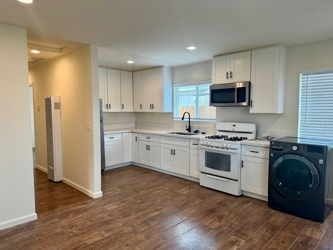 Building Photo - 3775 Teak St