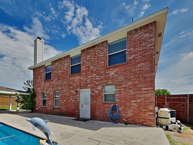 Building Photo - 5 BR/3BA | 3-Living areas | 2-Car Garage | Private Pool!