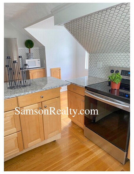 Building Photo - 842 Oaklawn Ave