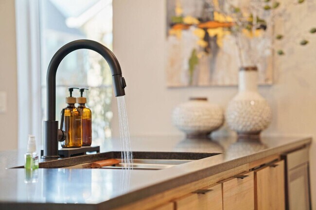 Building Photo - 225 W 1st St