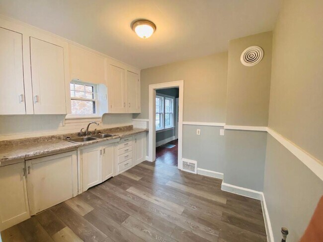 Building Photo - 6388 Seminole Trl