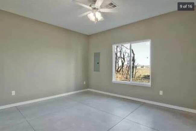Building Photo - 4863 N Hillside Ct