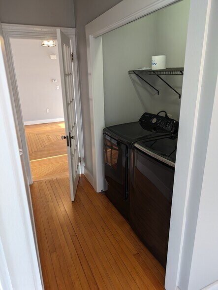 Building Photo - 264 Elm St