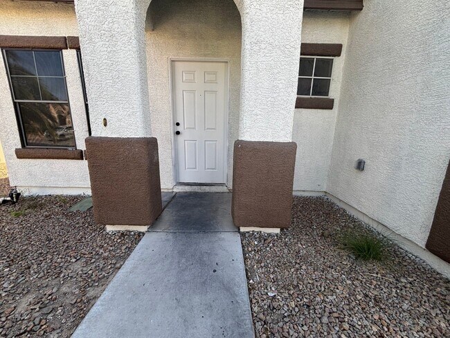 Building Photo - Spacious 4Br/3Ba Home in Galena Pointe – i...