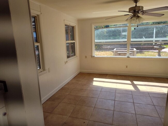 Building Photo - Quaint 2 bedroom 1 bath home with Florida Room in Hudson