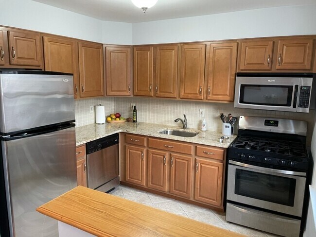 Building Photo - 412 Morris Ave