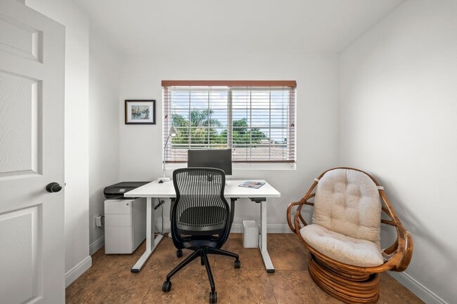 Building Photo - Fully Furnished Rental Imperal Beach