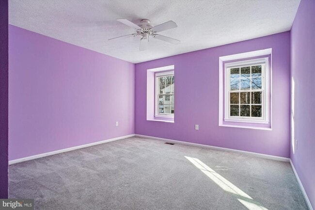 Building Photo - 4623 University Dr