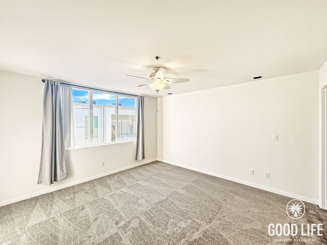Building Photo - Stunning 2B/2BA Pacific Beach Condo w/ Parking & Few Blocks from Beach!