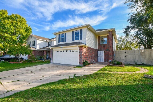 Building Photo - 11659 Evesborough Dr
