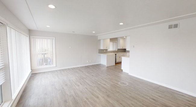 Building Photo - 4BD/3BA on Montezuma w/ Driveway Parking!