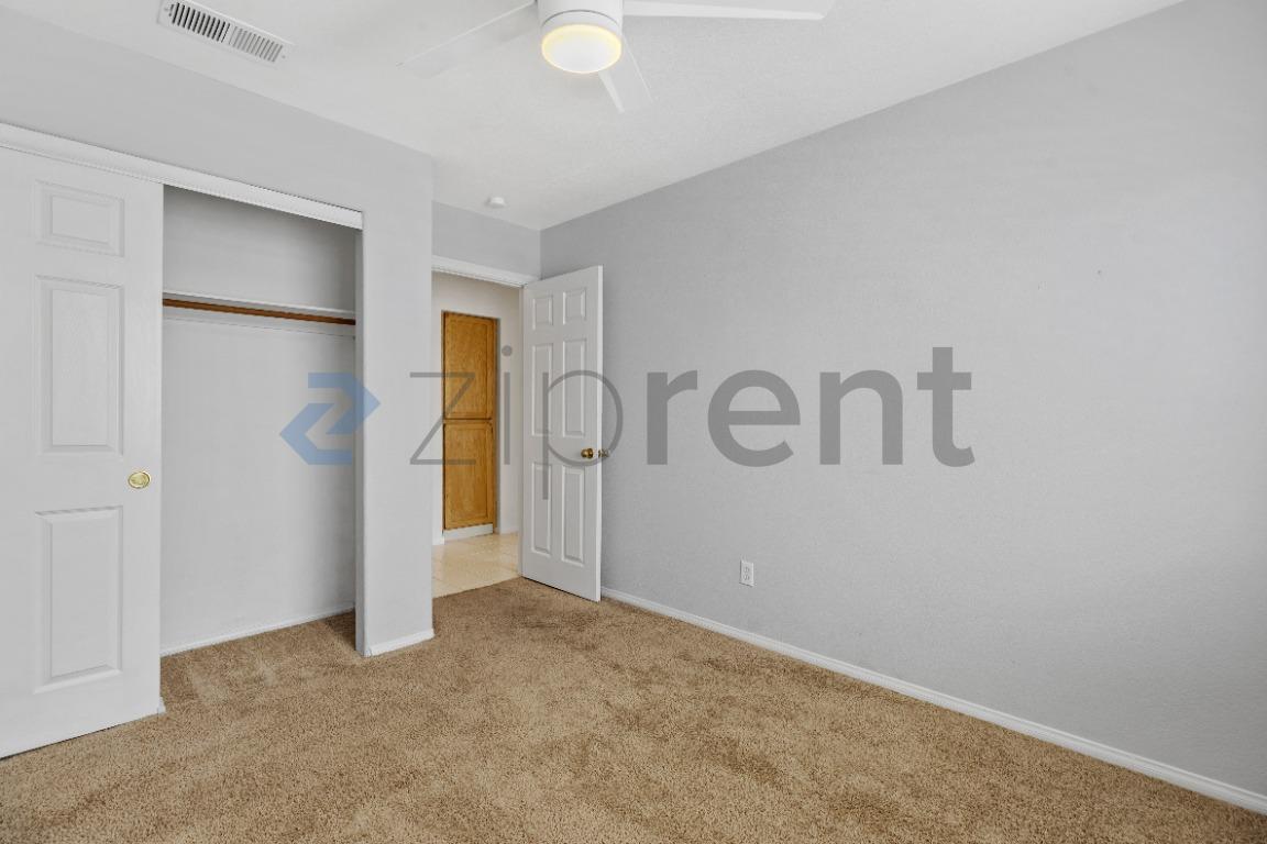Building Photo - Unit