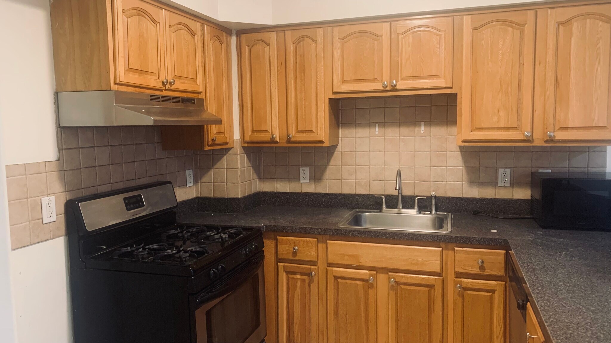 Building Photo - 68 Pamrapo Ave