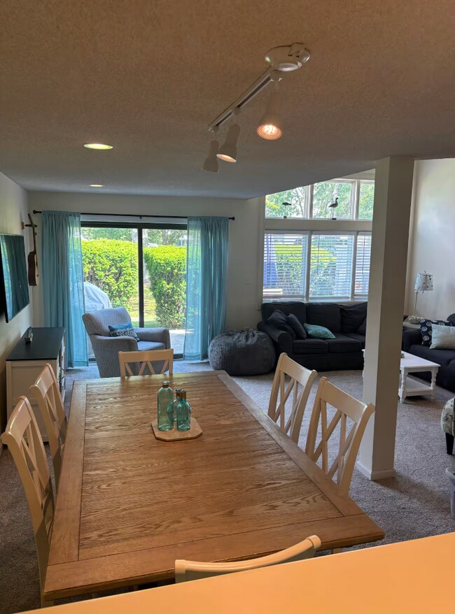 Building Photo - 146 W Grand Ave