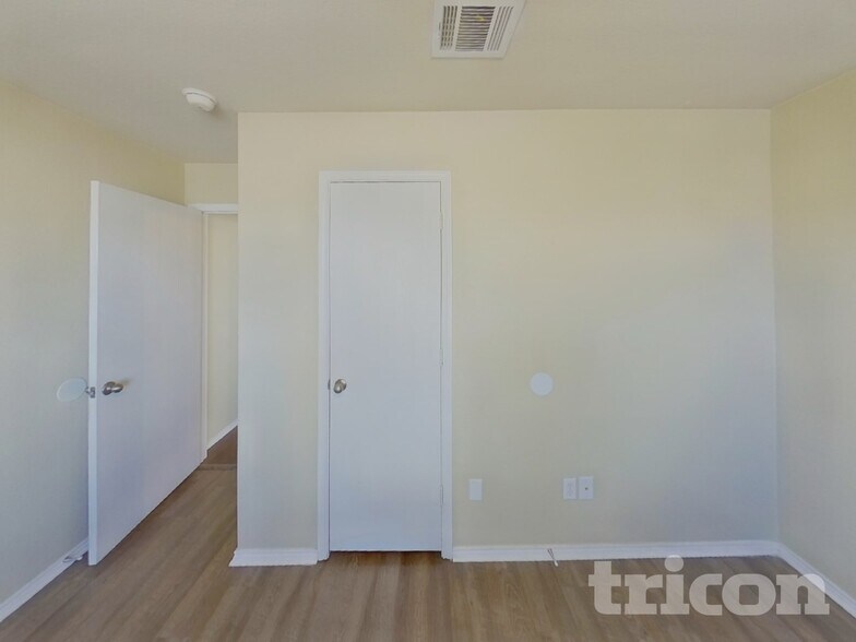 Building Photo - 1712 Vineridge Ln