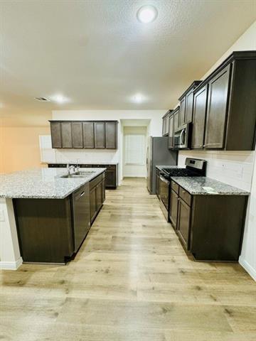 Building Photo - 903 Emerald Gate Dr