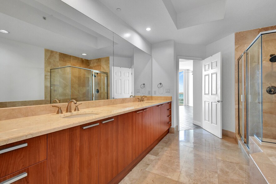 Building Photo - 231 Riverside Dr