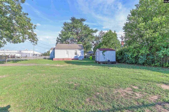 Building Photo - Adorable 3BR/1.5BA Renovated Bungalow Near...