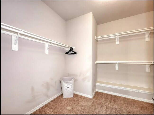 Building Photo - 2706 Lakecrest Way Dr