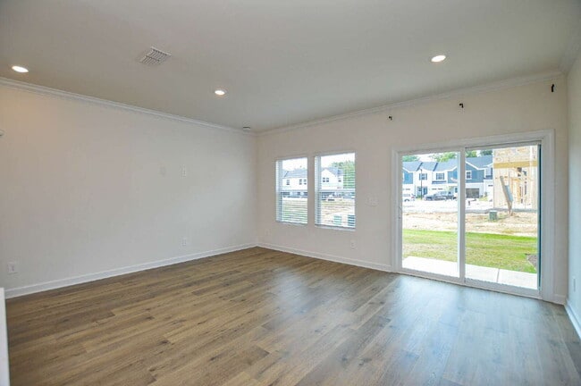 Building Photo - 266 Tiger Lily Dr
