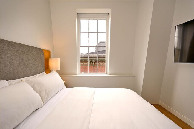 Building Photo - 121 Middle St