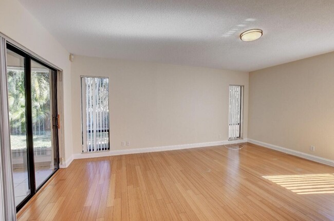 Building Photo - 17768 Maplewood Dr