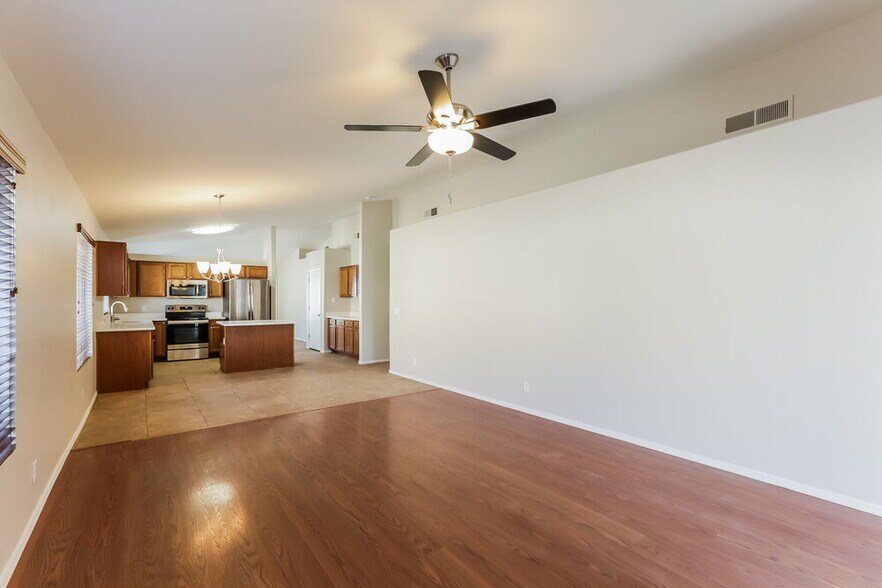 Building Photo - 2829 W Grenadine Rd