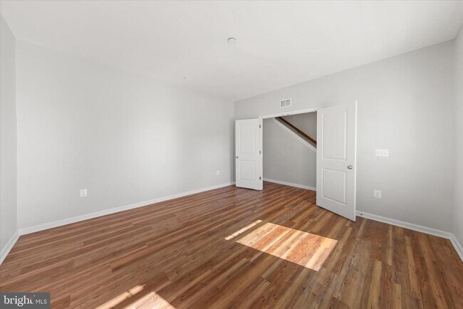 Building Photo - 5559 Trafalgar Cir