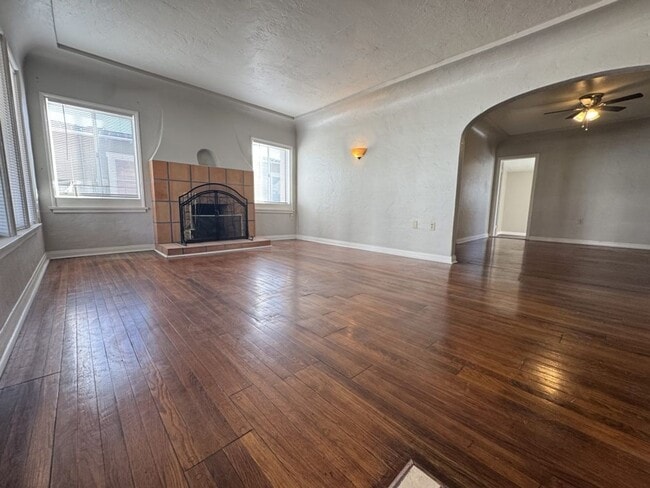 Building Photo - Gorgeous 3 Bedroom Home in La Mesa! *$500....