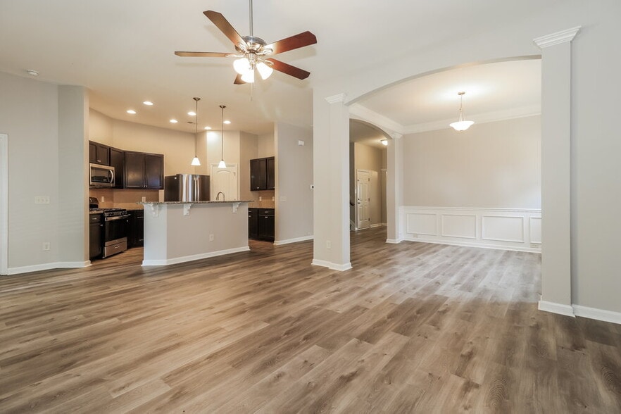 Building Photo - 35 Mercer Ln