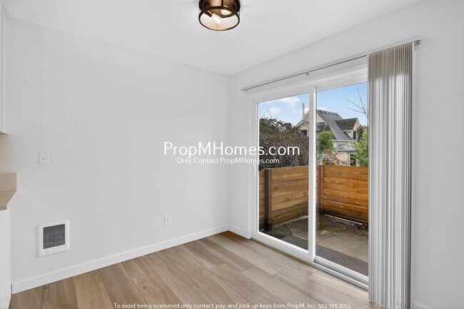 Building Photo - Updated Two Bedroom Unit with St Johns Views!