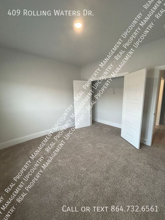 Building Photo - 409 Rolling Waters Dr