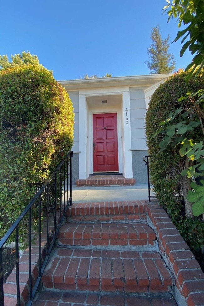 Building Photo - 4160 Holly Knoll Dr