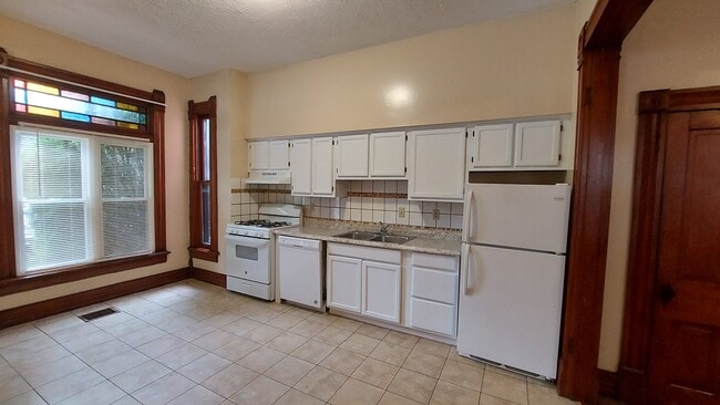 Building Photo - 118 King Ave