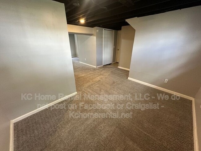 Building Photo - 710 NW Mock Ave