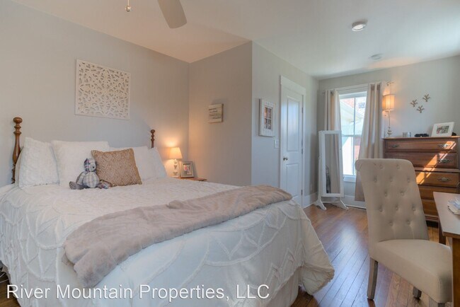 Building Photo - 5 br, 3 bath House - 202 Washington Street