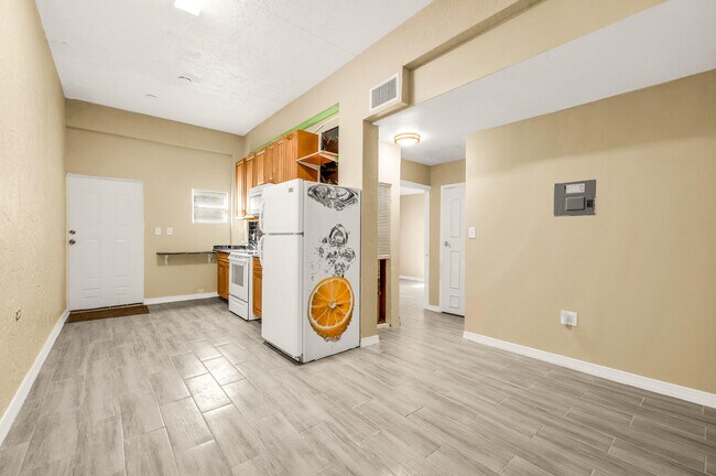 Building Photo - 751 NW 2nd St