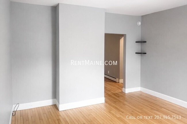 Building Photo - 454 S Main St