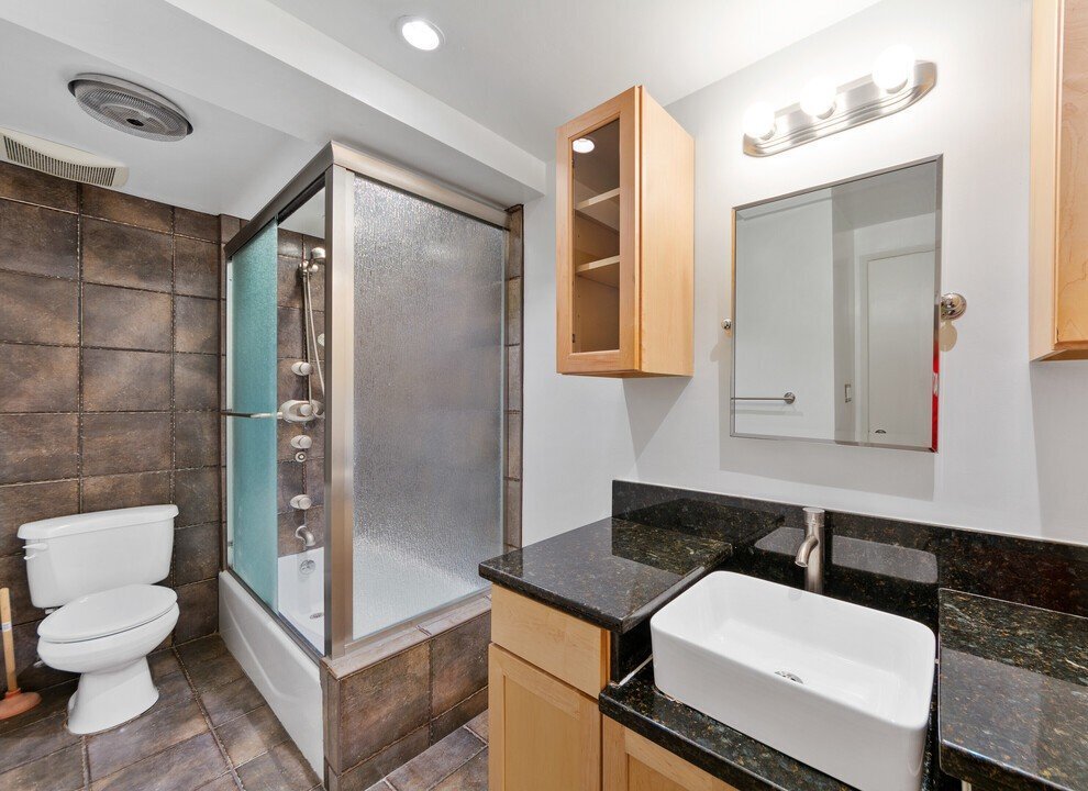 Building Photo - 5650 Cambridge Way