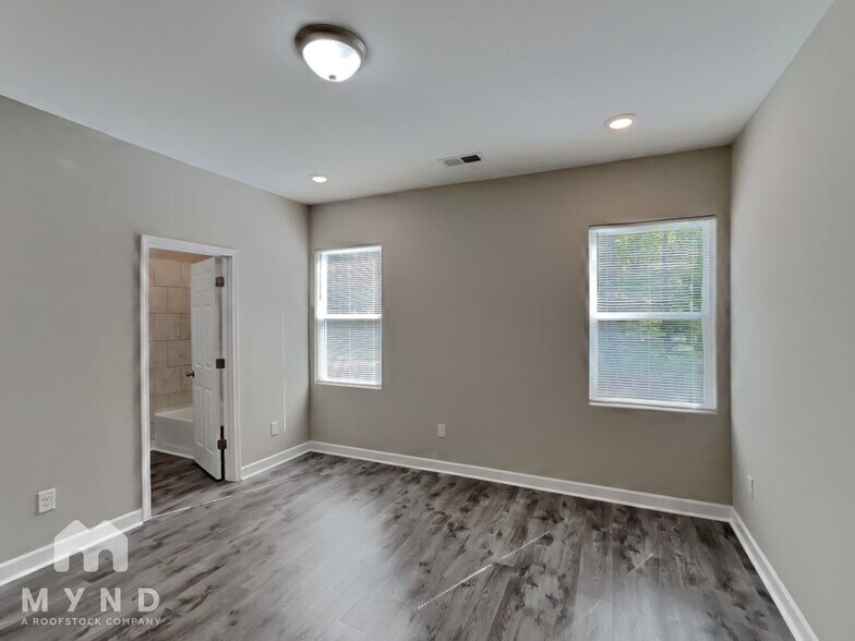 Building Photo - 444 Deaton St