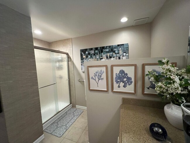 Building Photo - Carriage House