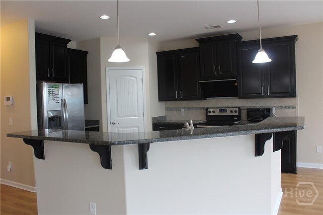Building Photo - 216 Lake Pointe Dr