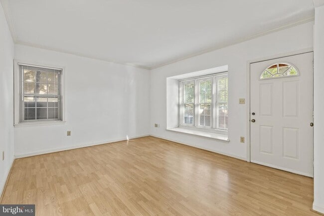 Building Photo - 2506 Fairfax Dr