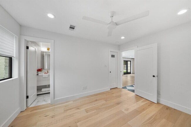 Building Photo - 819 Silvergate Dr