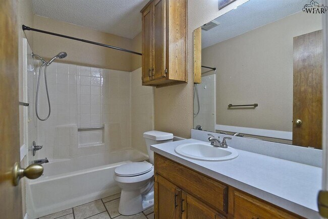 Building Photo - 4618 Sabota Ave