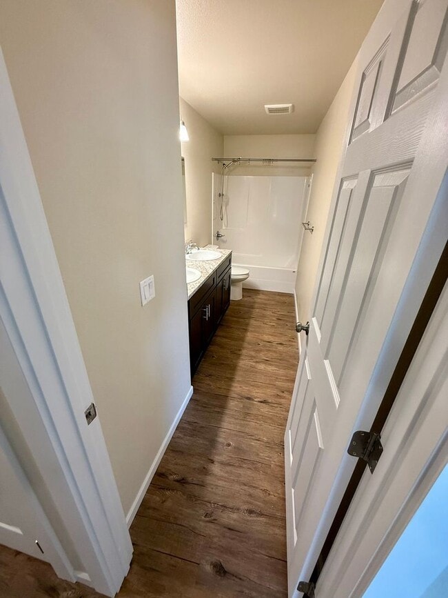 Building Photo - 3 Bedroom Charming Duplex
